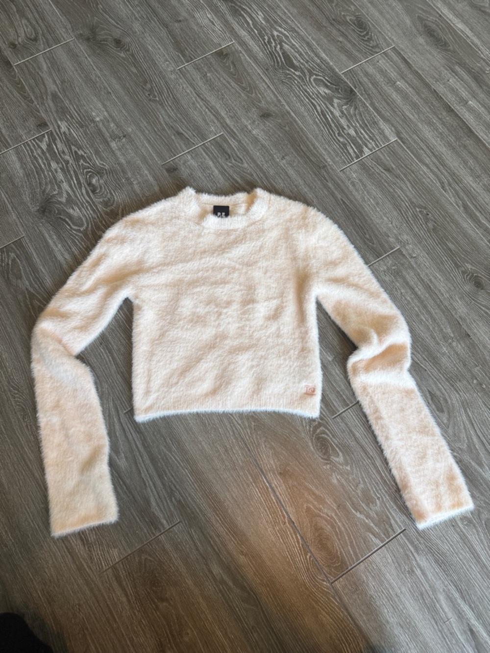 Cozy Fuzzy Cropped Sweater - Cream xs